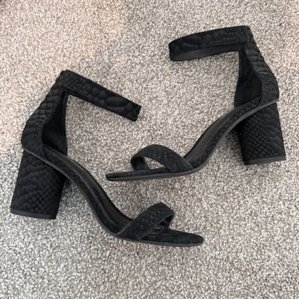 Jeffrey Campbell Laura Heels Size 6.5 Black Croc Ankle Strap Sandal Classic Chic